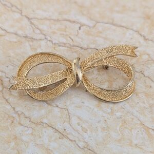 Vintage Gold Tone Statement Bow Ribbon Feminine Grandmacore Pin Brooch